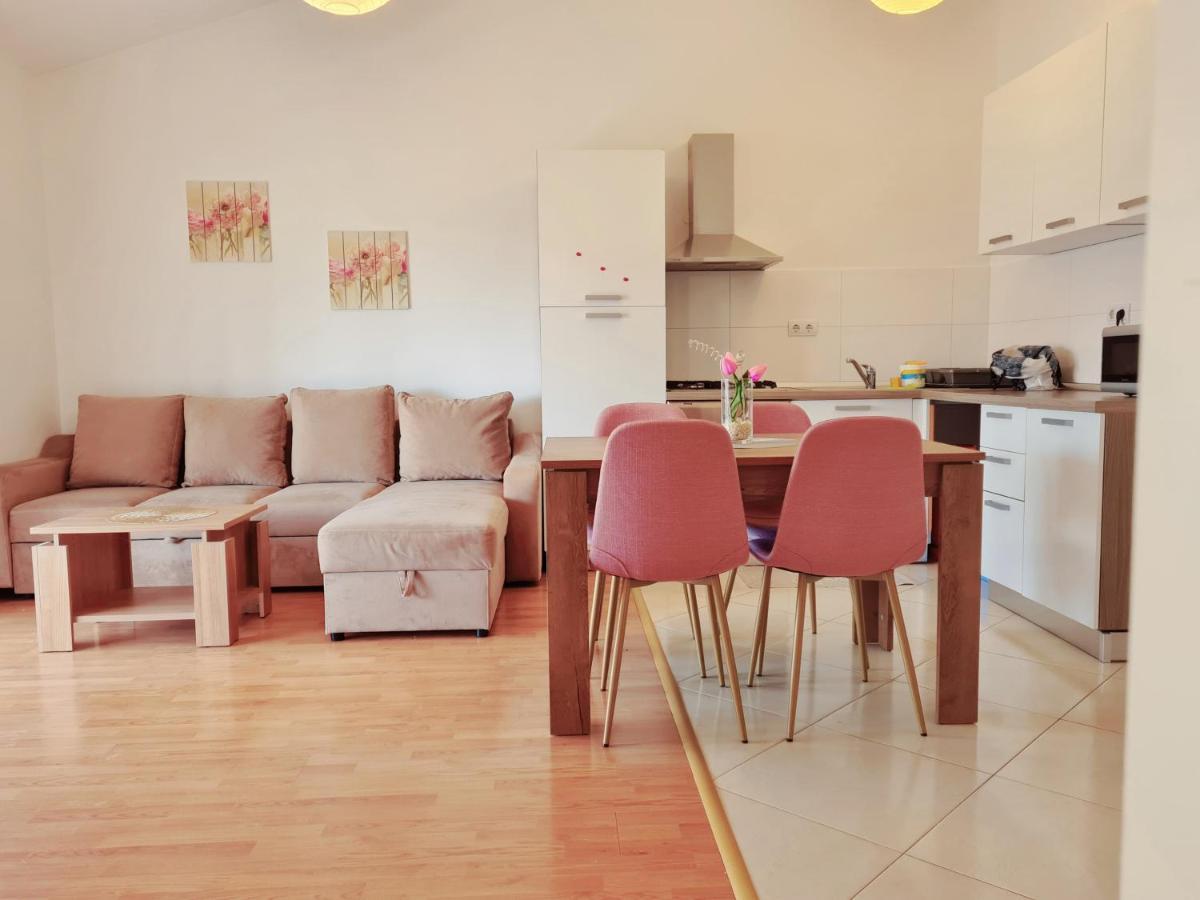 Apartment Nora Near The Beach 普拉 外观 照片